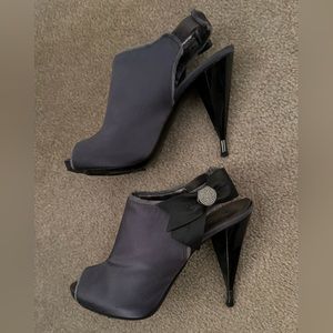 Marc by Marc Jacobs peeptoe slingback heels with bow. Size 39 or size 8 women